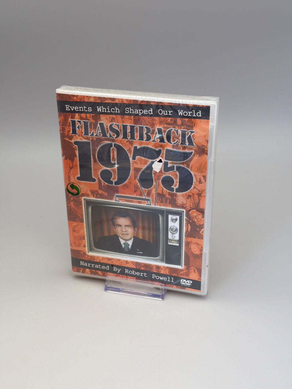 Flashback 1975 (narrated By Robert Powell) [dvd].